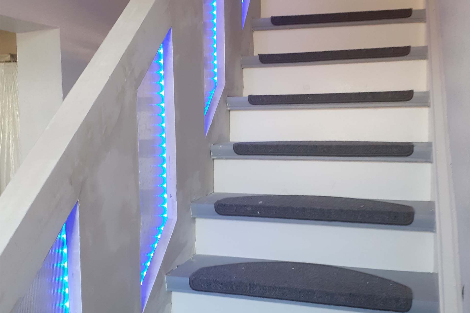 Treppenaufgang mit LED